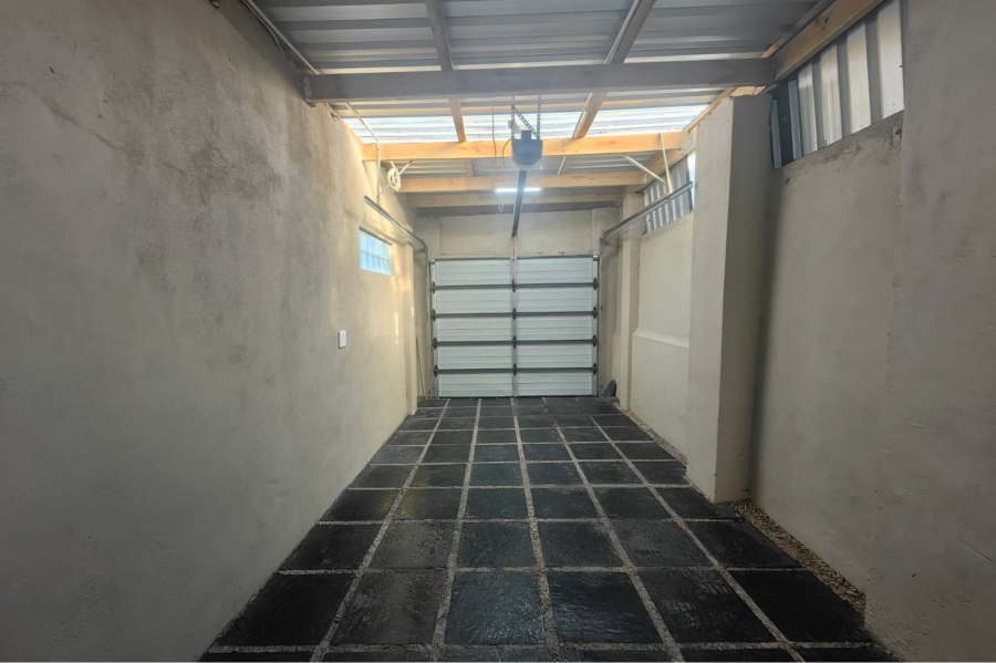 3 Bedroom Property for Sale in Lentegeur Western Cape